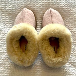 Dearfoam slippers - Size 5/6 - Color: light pink heather; new and never worn